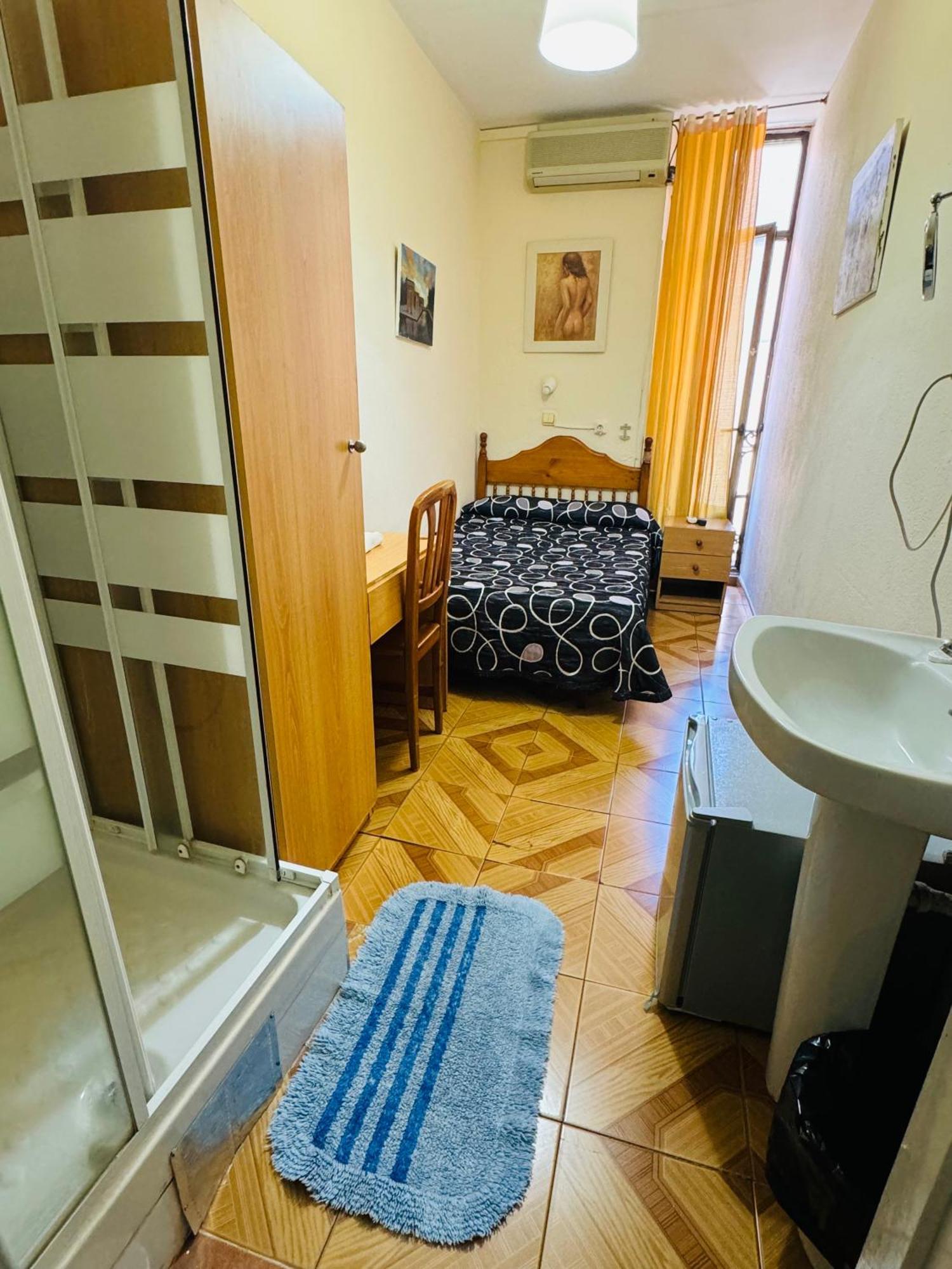 Hostal Fuentesol Мадрид Екстериор снимка