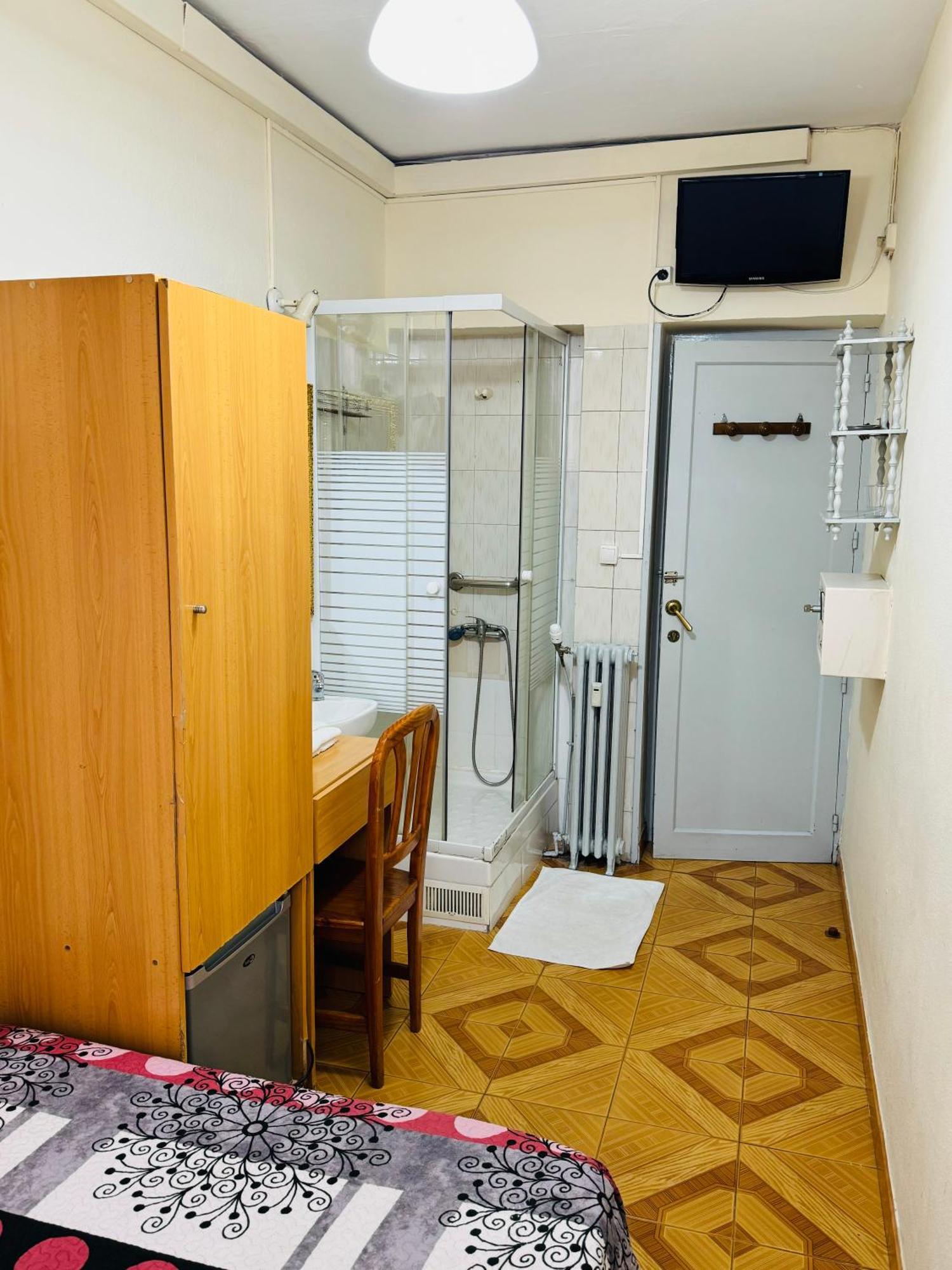 Hostal Fuentesol Мадрид Екстериор снимка