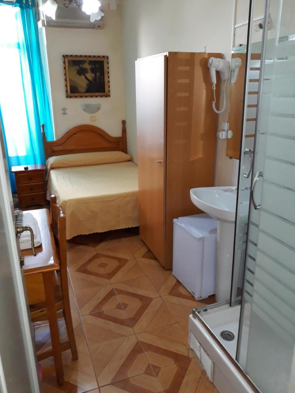 Hostal Fuentesol Мадрид Екстериор снимка